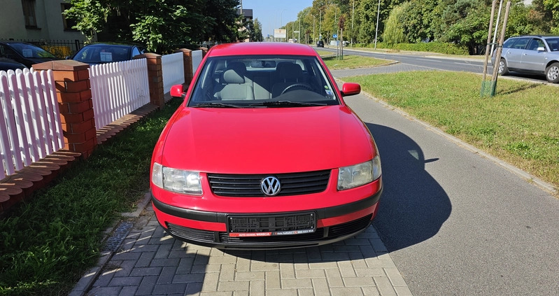 Volkswagen Passat cena 11700 przebieg: 180000, rok produkcji 1998 z Kępno małe 352